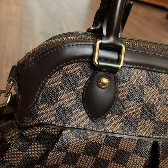 A101- ๐ฏ% authentic Louis Vuitton Trevi PM Damier bag - Picture 9 of 16